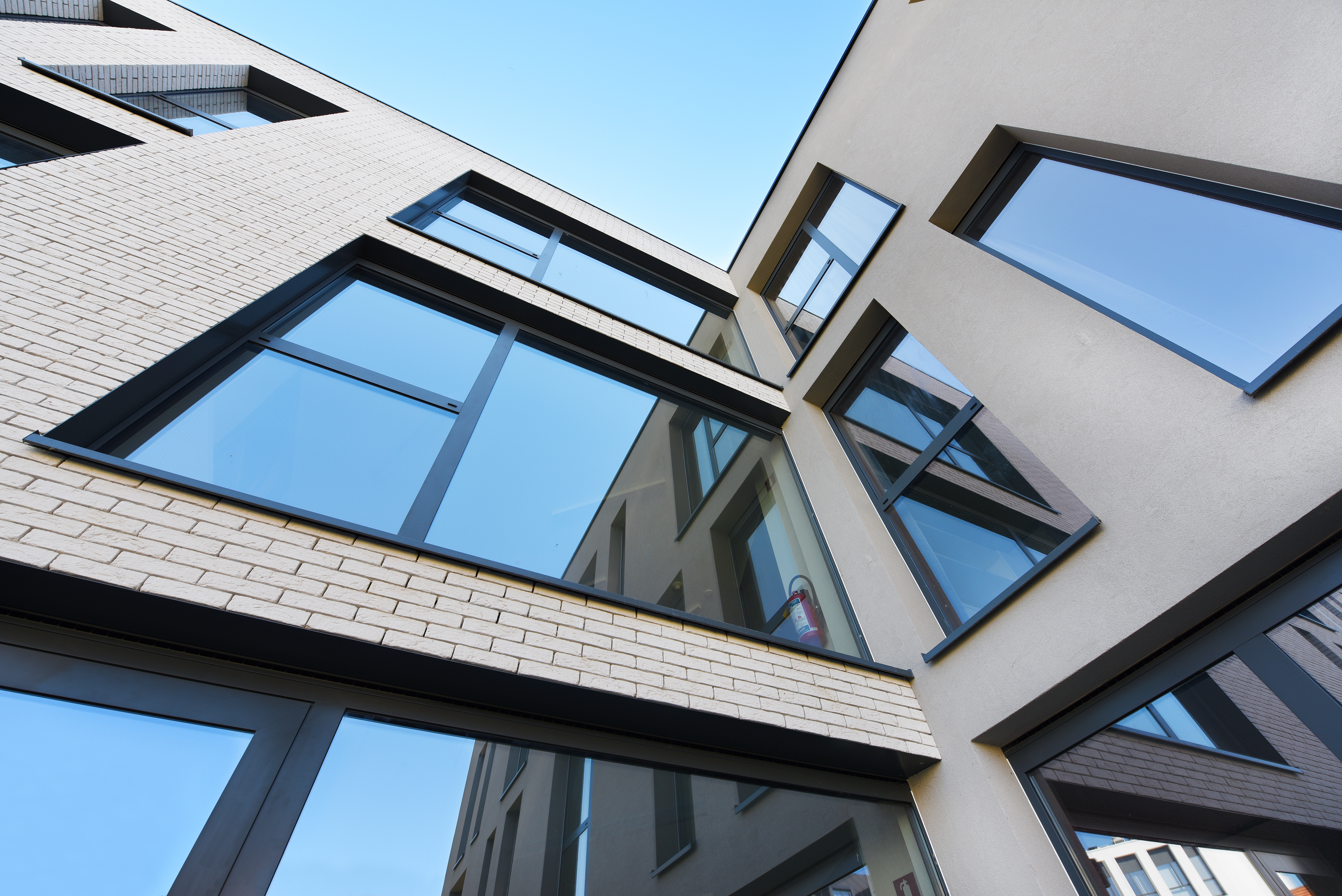 Studentenkamers vs Commercieel vastgoed: Welke investering biedt meer potentieel?